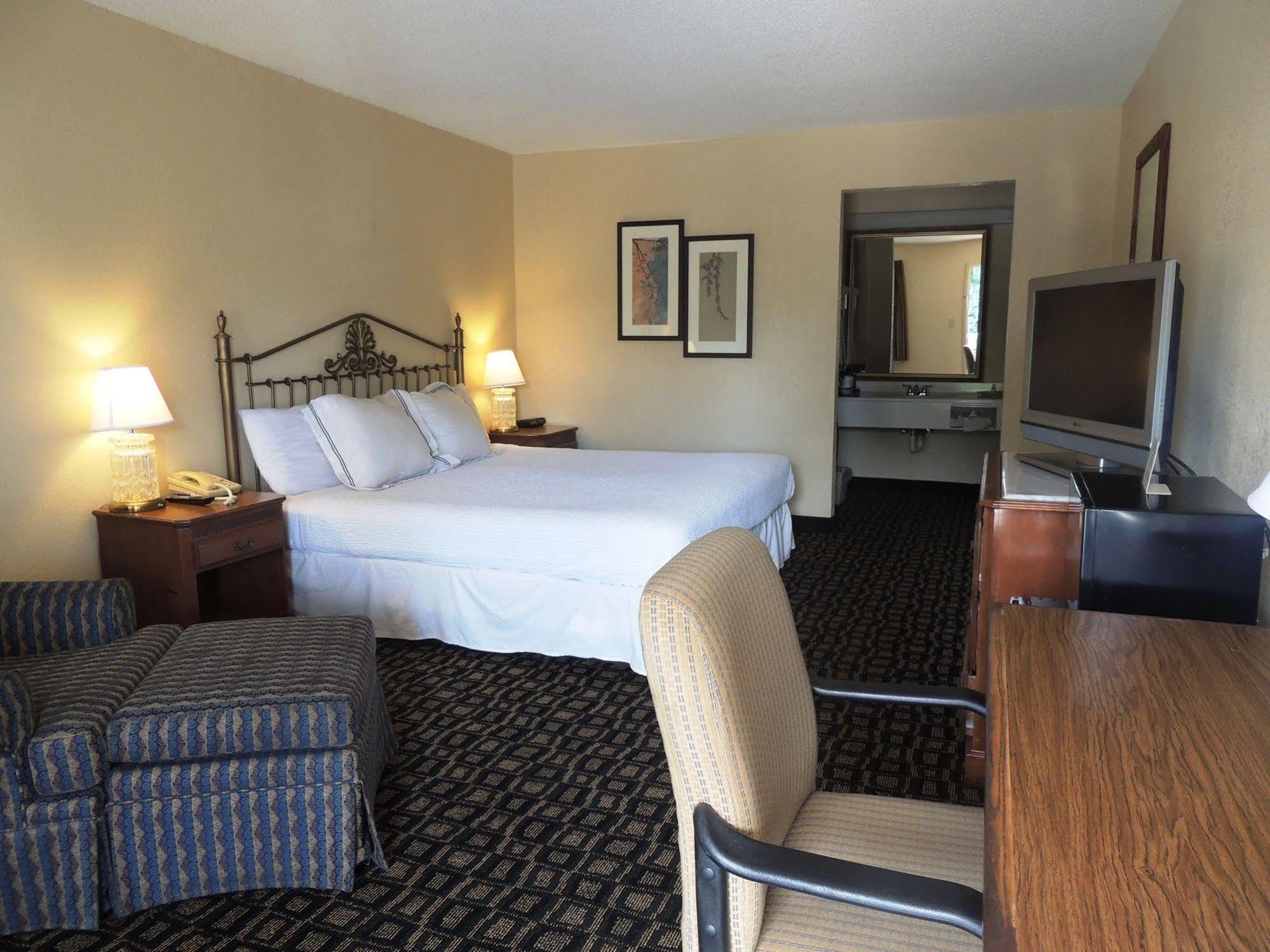 The Guest Lodge Gainesville Room photo