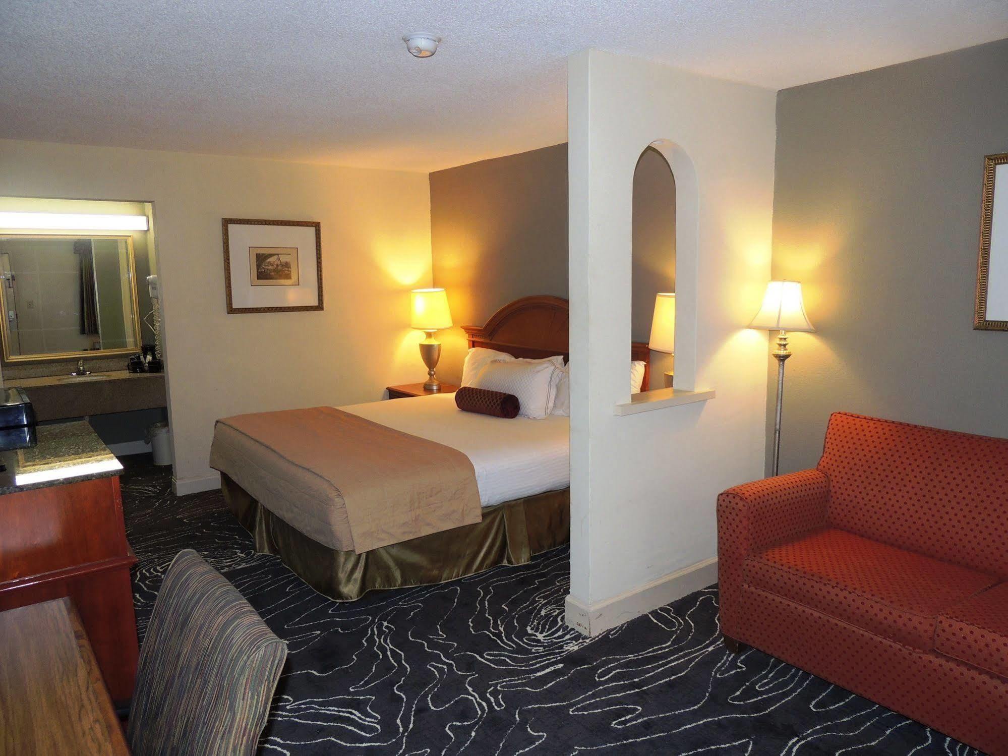 The Guest Lodge Gainesville Room photo